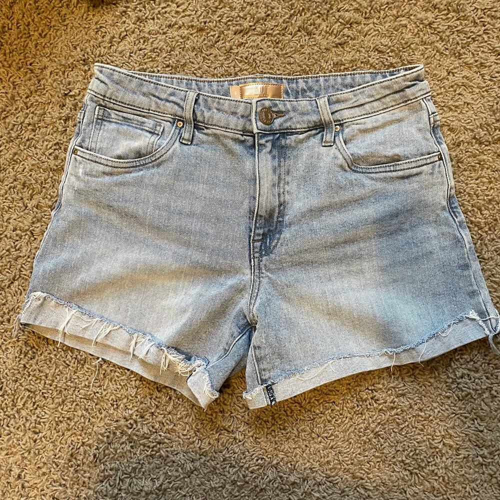 Kut from the Kloth Jane High Rise 4" inseam light wash Jeanshorts sz 6